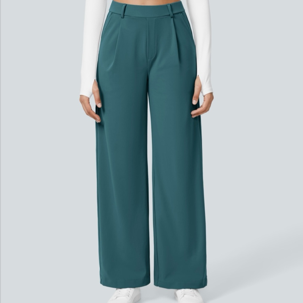 Halara Flex™ DayStretch High
Waisted Pocket Straight Leg Work Small
